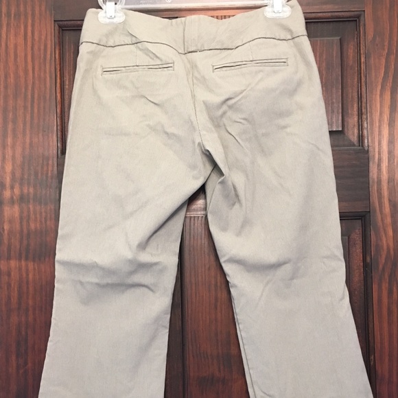 Pants - The Limited Drew Fit Capri pants